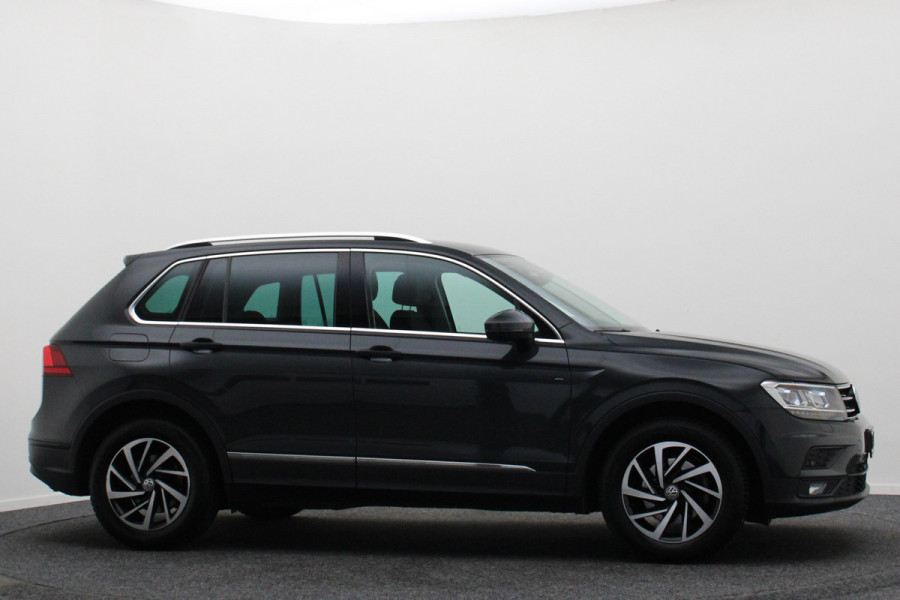 Volkswagen Tiguan 1.5 TSI ACT Comfortline Business LED, Navigatie, ACC, Trekhaak, Lane Assist, PDC