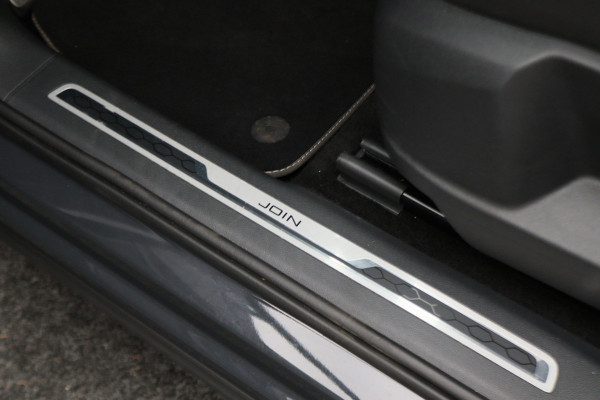 Volkswagen Tiguan 1.5 TSI ACT Comfortline Business LED, Navigatie, ACC, Trekhaak, Lane Assist, PDC