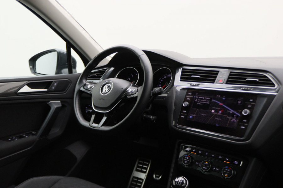 Volkswagen Tiguan 1.5 TSI ACT Comfortline Business LED, Navigatie, ACC, Trekhaak, Lane Assist, PDC