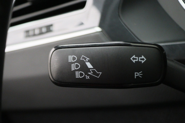 Volkswagen Tiguan 1.5 TSI ACT Comfortline Business LED, Navigatie, ACC, Trekhaak, Lane Assist, PDC