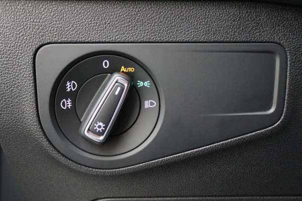 Volkswagen Tiguan 1.5 TSI ACT Comfortline Business LED, Navigatie, ACC, Trekhaak, Lane Assist, PDC