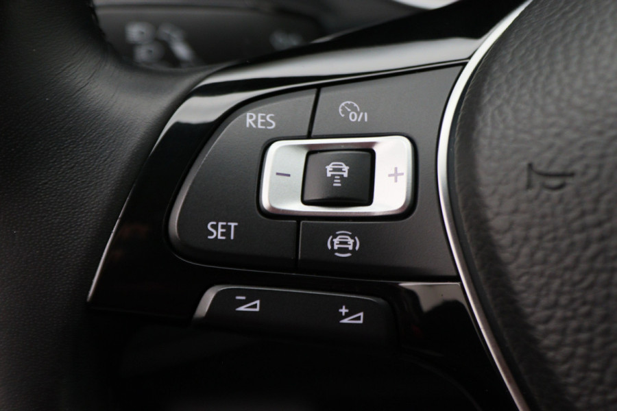 Volkswagen Tiguan 1.5 TSI ACT Comfortline Business LED, Navigatie, ACC, Trekhaak, Lane Assist, PDC