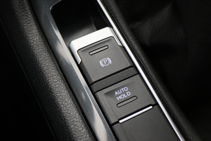 Volkswagen Tiguan 1.5 TSI ACT Comfortline Business LED, Navigatie, ACC, Trekhaak, Lane Assist, PDC