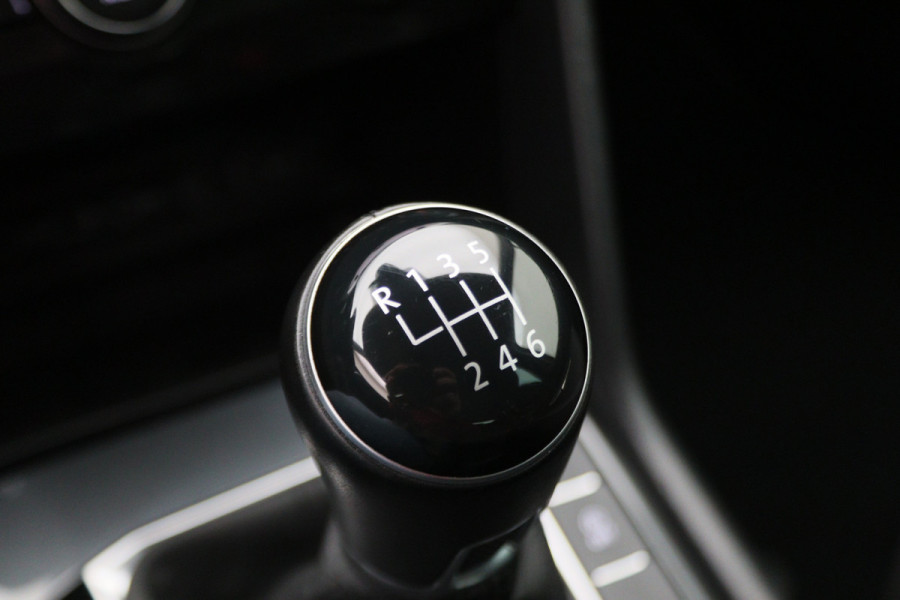 Volkswagen Tiguan 1.5 TSI ACT Comfortline Business LED, Navigatie, ACC, Trekhaak, Lane Assist, PDC