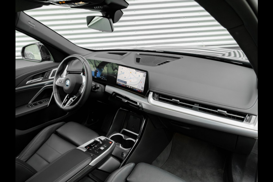 BMW X1 xDrive25e M-Sport - Pano - Memory + Masssagezetel - Driving Ass Prof