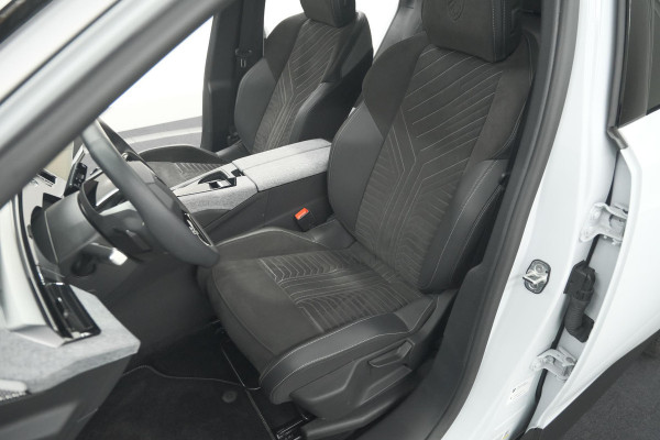 Peugeot 3008 1.2 Hybrid 136 GT | Panoramdak | 360 Camera | Focal | Elektrische Kofferklep | Allseason Banden