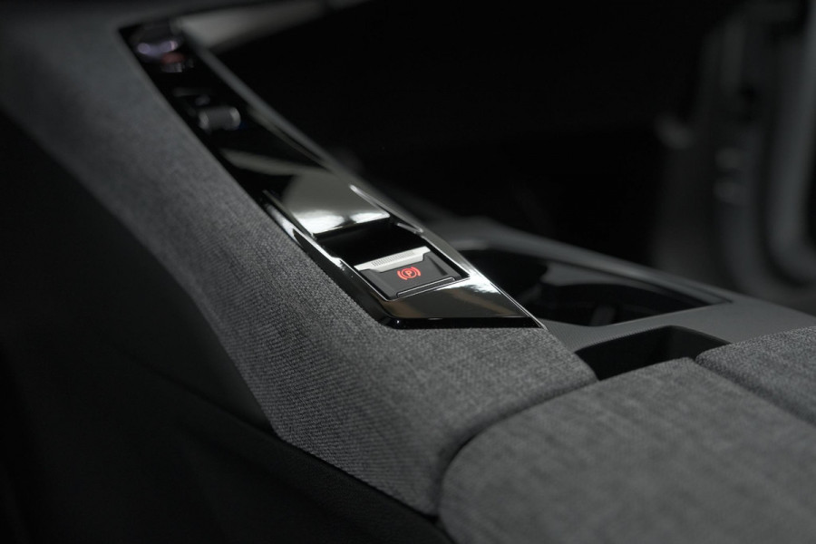 Peugeot 3008 1.2 Hybrid 136 GT | Panoramdak | 360 Camera | Focal | Elektrische Kofferklep | Allseason Banden