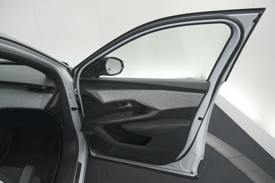 Peugeot 3008 1.2 Hybrid 136 GT | Panoramdak | 360 Camera | Focal | Elektrische Kofferklep | Allseason Banden