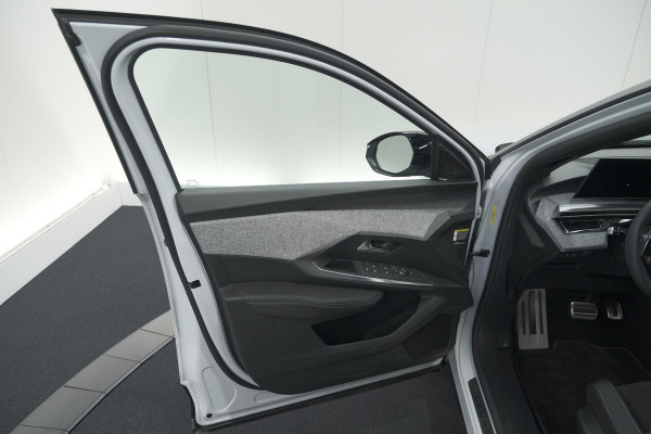 Peugeot 3008 1.2 Hybrid 136 GT | Panoramdak | 360 Camera | Focal | Elektrische Kofferklep | Allseason Banden