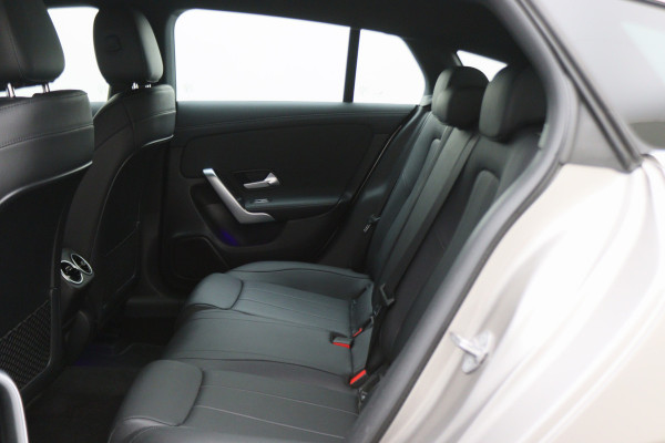 Mercedes-Benz CLA-Klasse Shooting Brake 180 Business Solution Luxury Leer, Camera, Apple Carplay, Sfeerverlichting, LED, PDC