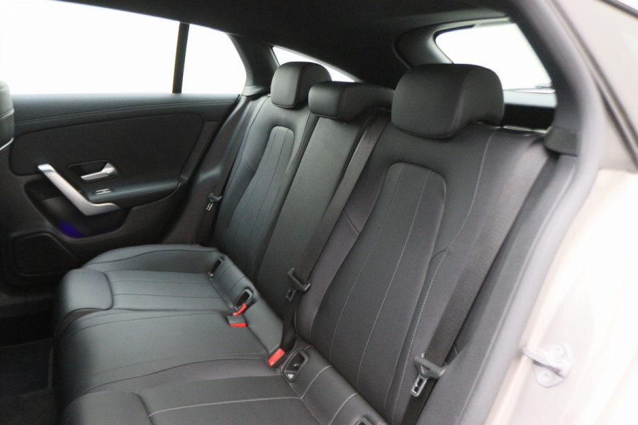 Mercedes-Benz CLA-Klasse Shooting Brake 180 Business Solution Luxury Leer, Camera, Apple Carplay, Sfeerverlichting, LED, PDC