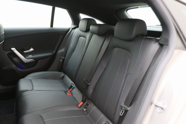 Mercedes-Benz CLA-Klasse Shooting Brake 180 Business Solution Luxury Leer, Camera, Apple Carplay, Sfeerverlichting, LED, PDC