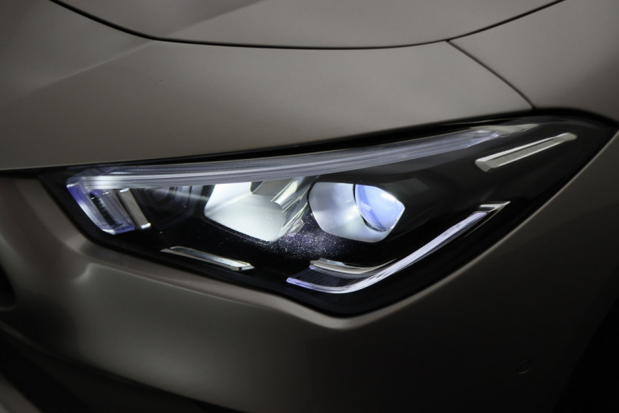 Mercedes-Benz CLA-Klasse Shooting Brake 180 Business Solution Luxury Leer, Camera, Apple Carplay, Sfeerverlichting, LED, PDC