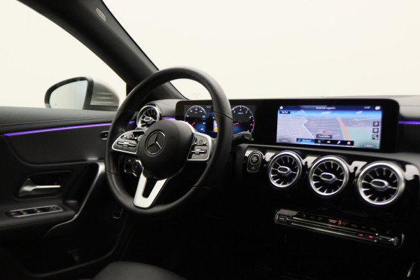 Mercedes-Benz CLA-Klasse Shooting Brake 180 Business Solution Luxury Leer, Camera, Apple Carplay, Sfeerverlichting, LED, PDC