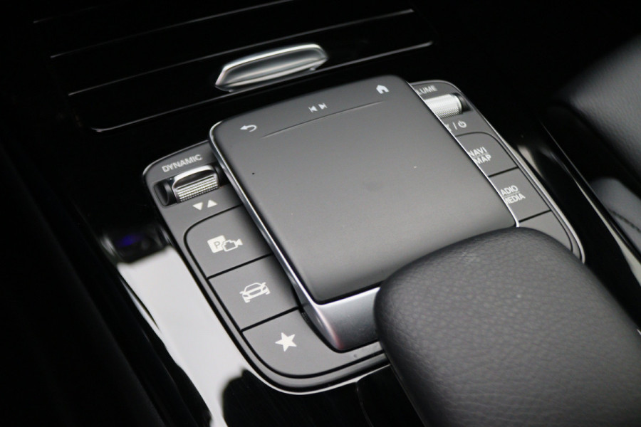 Mercedes-Benz CLA-Klasse Shooting Brake 180 Business Solution Luxury Leer, Camera, Apple Carplay, Sfeerverlichting, LED, PDC