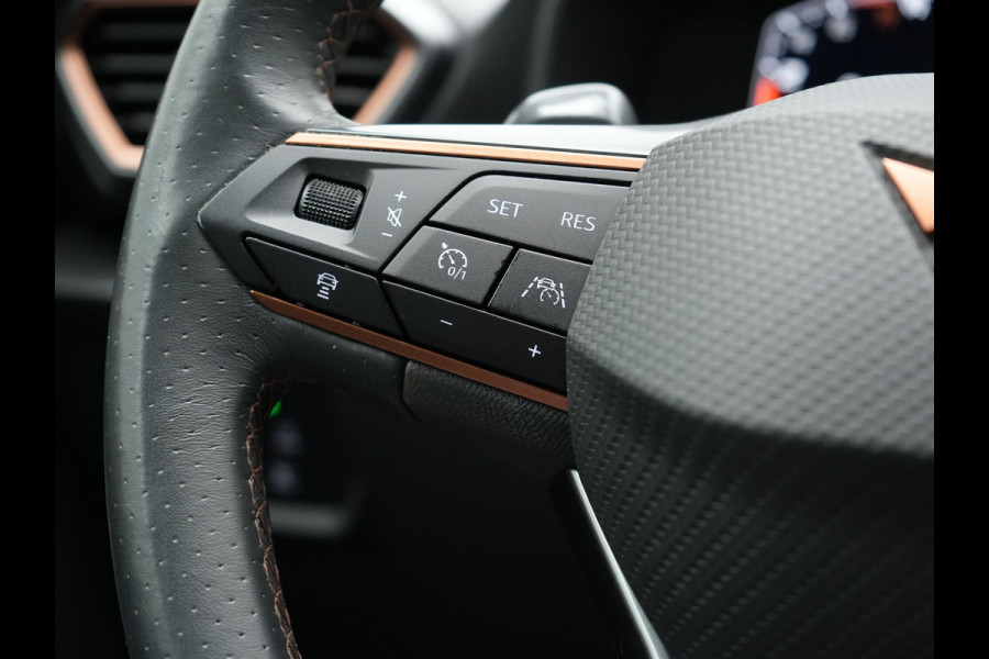 CUPRA Leon Sportstourer 1.4 e-Hybrid VZ Plug In Hybrid 245pk Dealer O.H PHEV | Adaptive Cruise | Camera | Keyless | Sportstoelen Verwarmd | Apple Carplay | Sfeerverlichting | Virtual | Navigatie | DAB+ | 19"L.M |