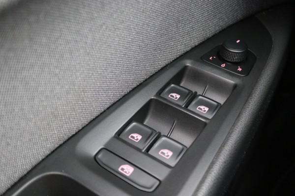 Seat Leon ST 1.0 EcoTSI Style Business Intense Climate, Apple Carplay, Keyless, Trekhaak, PDC