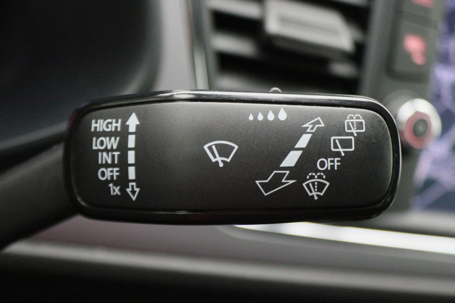 Seat Leon ST 1.0 EcoTSI Style Business Intense Climate, Apple Carplay, Keyless, Trekhaak, PDC