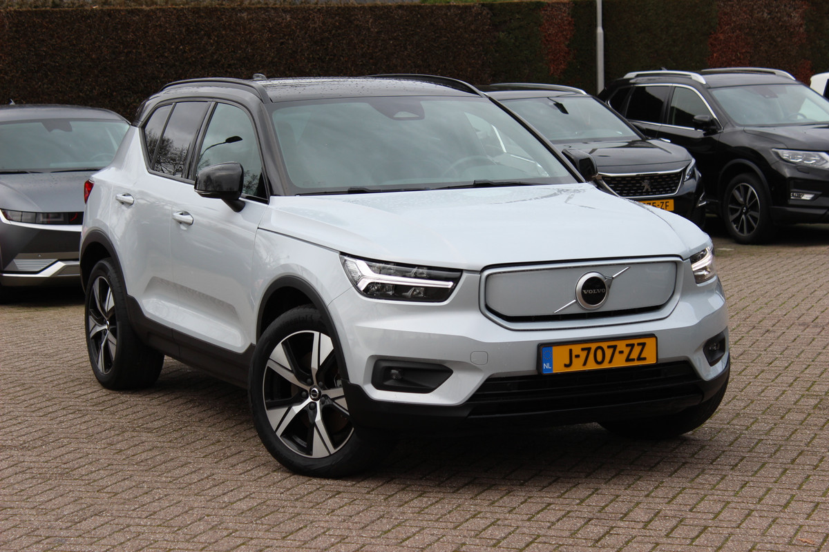 Volvo XC40 Recharge P8 AWD R-Design / SOH 92,4% / Trekhaak / Keyless / 19'' / Half leder / Stuur+Stoelverwarming / DAB / Dodehoek / ACC