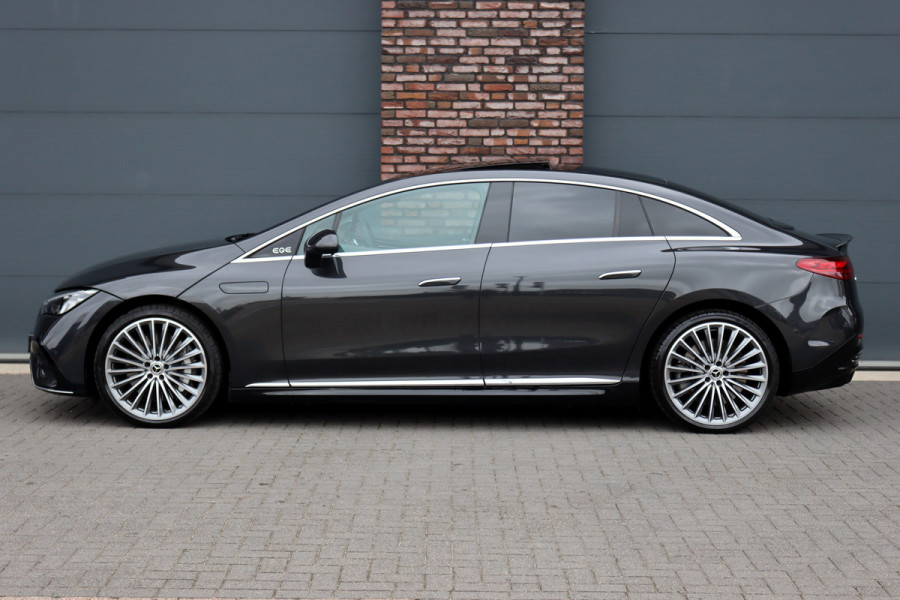 Mercedes-Benz EQE 300 AMG Line 90 kWh | Airmatic | Distronic | Panoramadak | Warmtepomp | Memory | Keyless Go | Camera | Dodehoekassistent | High Perf. LED |