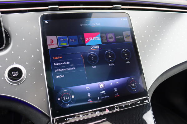 Mercedes-Benz EQE 300 AMG Line 90 kWh | Airmatic | Distronic | Panoramadak | Warmtepomp | Memory | Keyless Go | Camera | Dodehoekassistent | High Perf. LED |