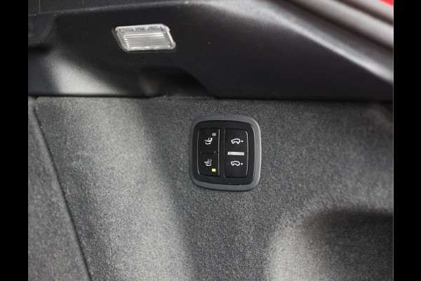 Porsche Macan 2.0 | Sport Chrono - Pano - Luchtvering