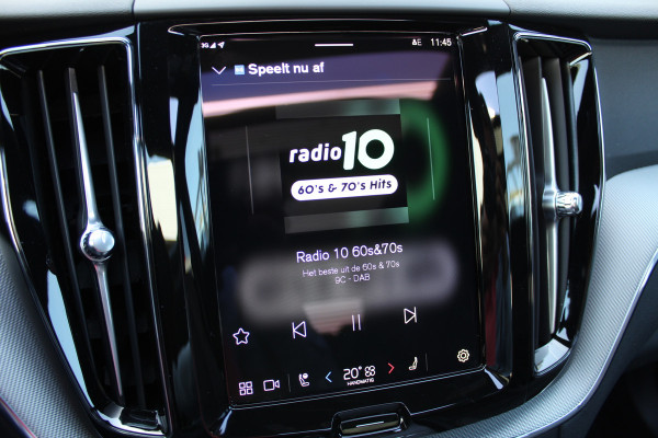 Volvo XC60 2.0 T6 PHEV Plus Black Edition | Elek. Trekhaak | 360 | Panoramadak | H&K | 360 camera