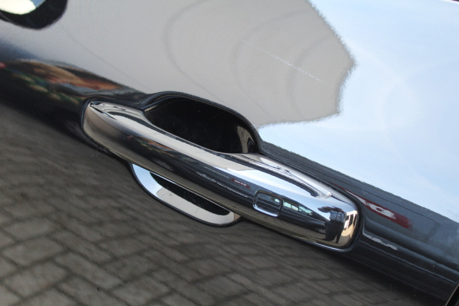 Volvo XC60 2.0 T6 PHEV Plus Black Edition | Elek. Trekhaak | 360 | Panoramadak | H&K | 360 camera