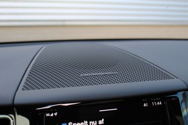 Volvo XC60 2.0 T6 PHEV Plus Black Edition | Elek. Trekhaak | 360 | Panoramadak | H&K | 360 camera