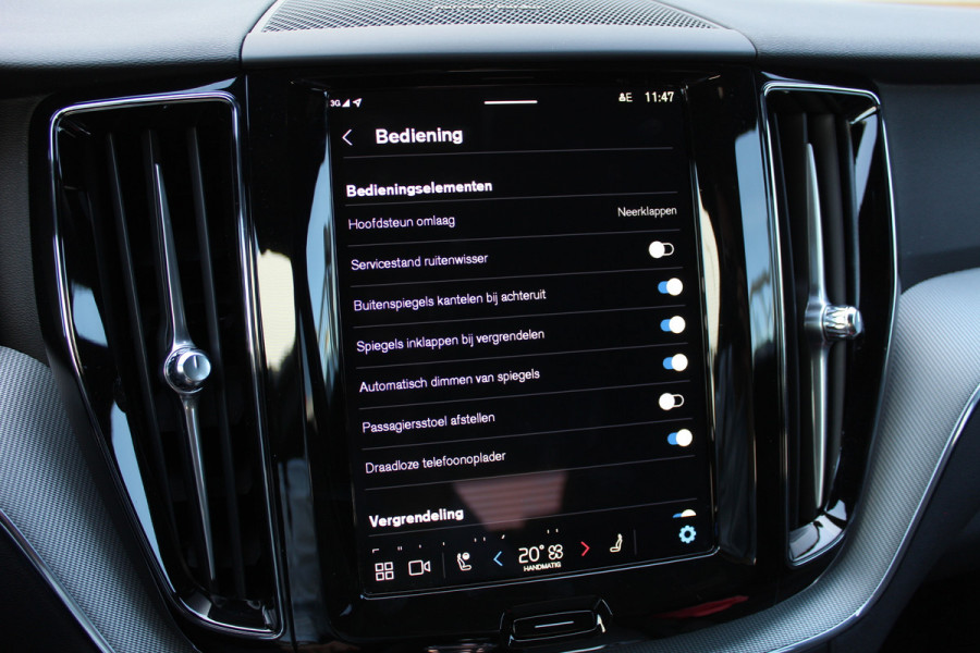 Volvo XC60 2.0 T6 PHEV Plus Black Edition | Elek. Trekhaak | 360 | Panoramadak | H&K | 360 camera