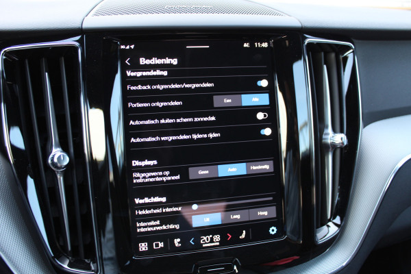 Volvo XC60 2.0 T6 PHEV Plus Black Edition | Elek. Trekhaak | 360 | Panoramadak | H&K | 360 camera