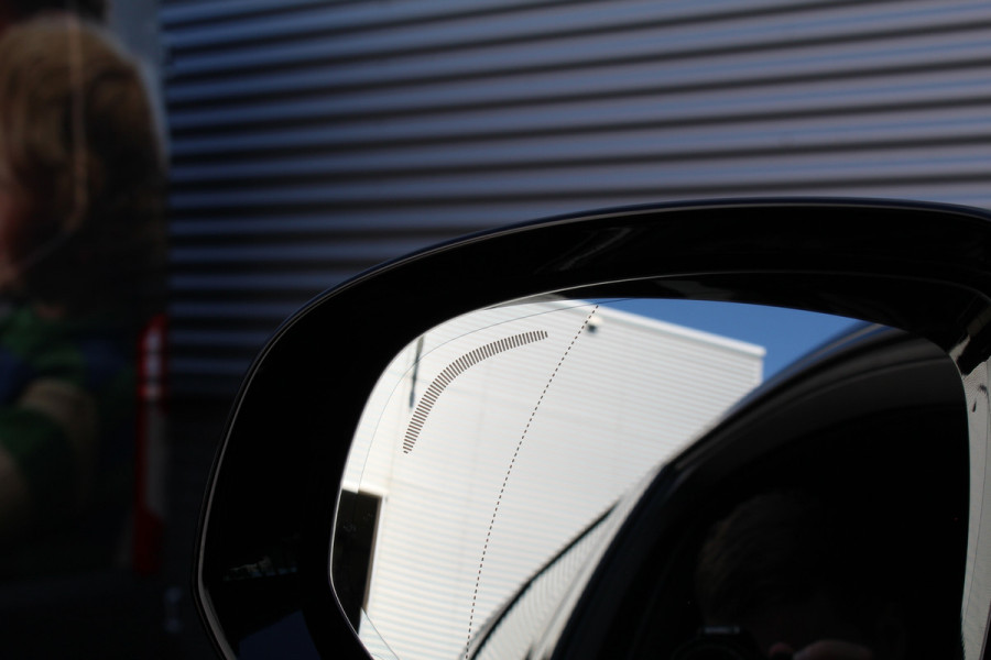 Volvo XC60 2.0 T6 PHEV Plus Black Edition | Elek. Trekhaak | 360 | Panoramadak | H&K | 360 camera