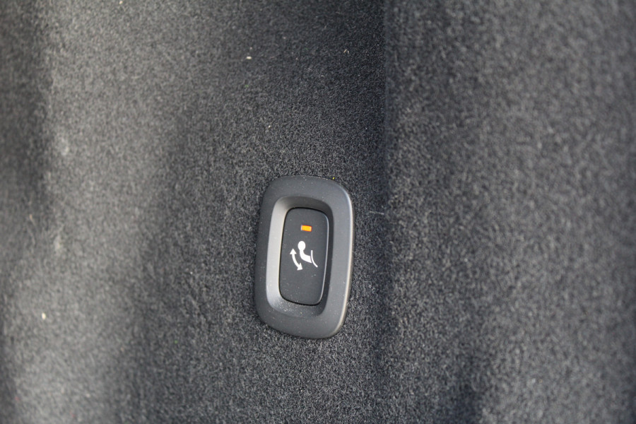 Volvo XC60 2.0 T6 PHEV Plus Black Edition | Elek. Trekhaak | 360 | Panoramadak | H&K | 360 camera