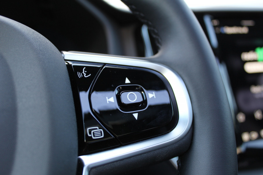 Volvo XC60 2.0 T6 PHEV Plus Black Edition | Elek. Trekhaak | 360 | Panoramadak | H&K | 360 camera