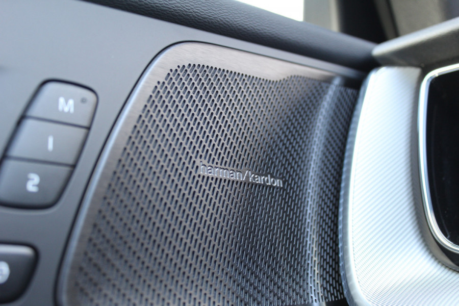 Volvo XC60 2.0 T6 PHEV Plus Black Edition | Elek. Trekhaak | 360 | Panoramadak | H&K | 360 camera