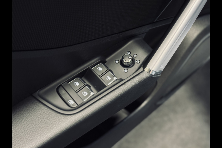 Audi Q2 35 TFSI S Edition S-Line (2x) | Panorama | Sonos | Matrix