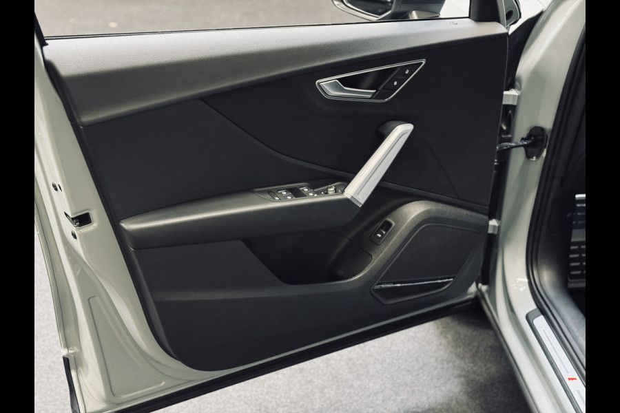 Audi Q2 35 TFSI S Edition S-Line (2x) | Panorama | Sonos | Matrix