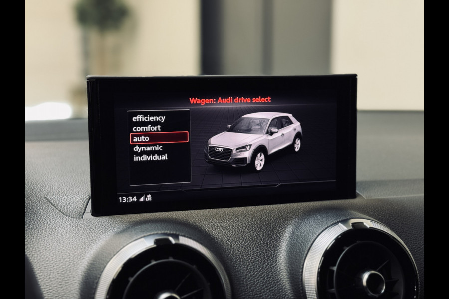 Audi Q2 35 TFSI S Edition S-Line (2x) | Panorama | Sonos | Matrix