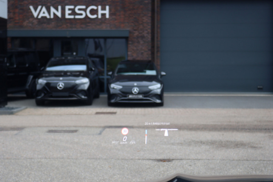 Mercedes-Benz EQB 350 4MATIC AMG Line 71 kWh | Distronic | Panoramadak | Burmester | Memory | HUD | Surround Camera | Verwarmd Stuurwiel | Nightpakket | Augmented Reality |