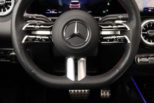 Mercedes-Benz EQB 350 4MATIC AMG Line 71 kWh | Distronic | Panoramadak | Burmester | Memory | HUD | Surround Camera | Verwarmd Stuurwiel | Nightpakket | Augmented Reality |