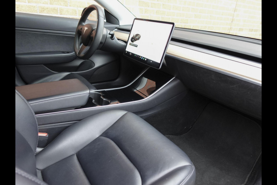 Tesla Model 3 Standard RWD Plus 60 kWh | Navigatie | Panorama dak | 360 camera | Parkeersensoren | Stoelverwarming | Ledverlichting | Leder | Climate Control | HANDEL / EXPORT!