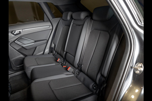 Audi Q3 35 TFSI 2x S Line / 150pk / Stoel en stuur verwarming / Achteruitrij camera / Sfeerverlichting /