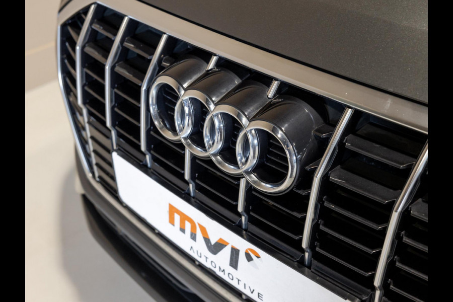 Audi Q3 35 TFSI 2x S Line / 150pk / Stoel en stuur verwarming / Achteruitrij camera / Sfeerverlichting /