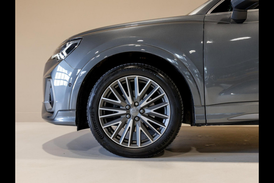 Audi Q3 35 TFSI 2x S Line / 150pk / Stoel en stuur verwarming / Achteruitrij camera / Sfeerverlichting /