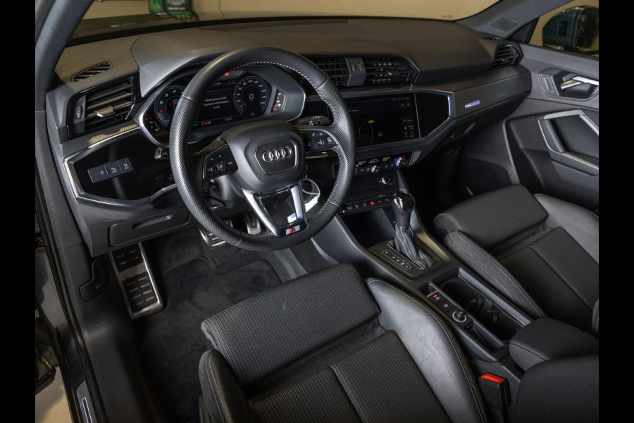 Audi Q3 35 TFSI 2x S Line / 150pk / Stoel en stuur verwarming / Achteruitrij camera / Sfeerverlichting /