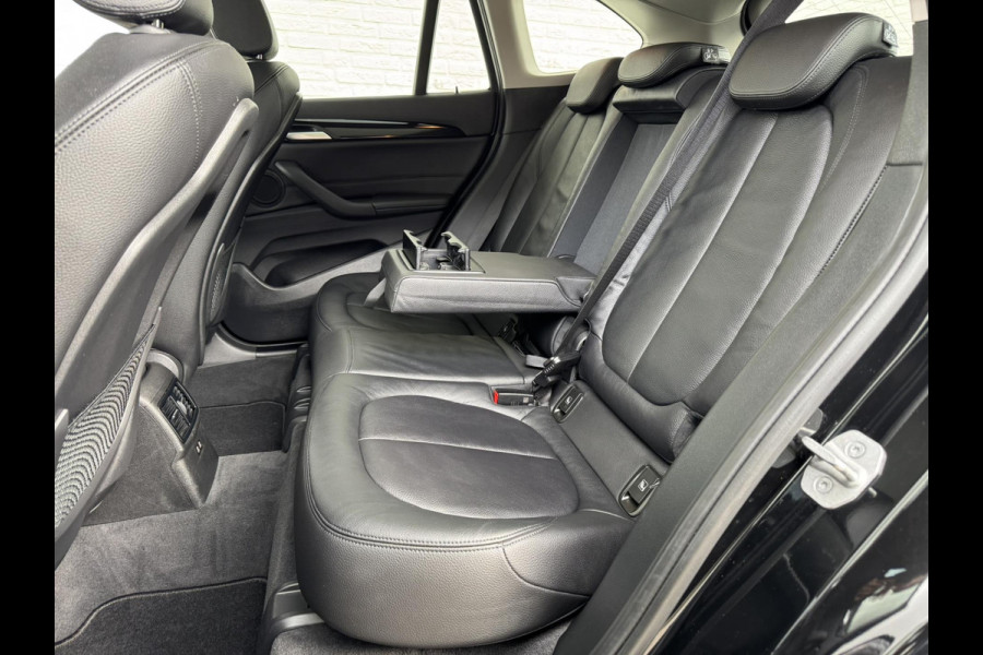 BMW X1 SDrive 1.8i High Executive Head Up display Climate Cruise Pano Leer Navi PDC voor en achter