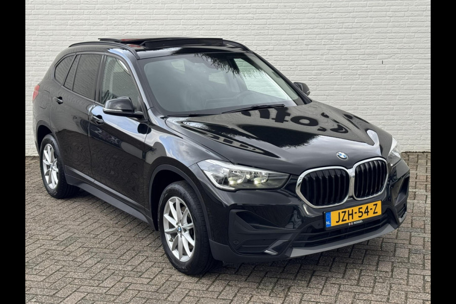 BMW X1 SDrive 1.8i High Executive Head Up display Climate Cruise Pano Leer Navi PDC voor en achter
