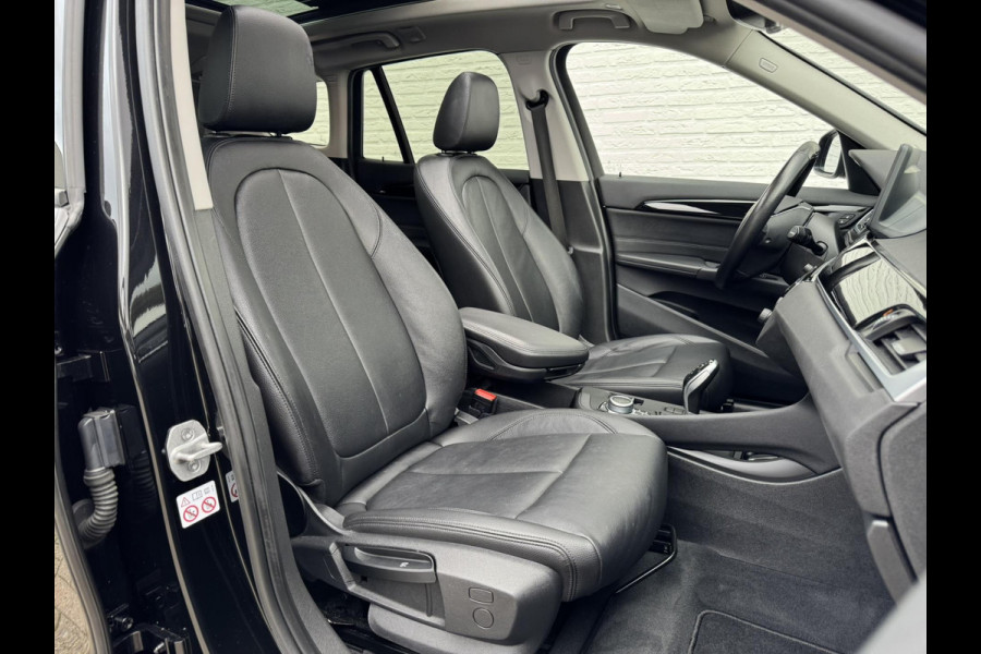 BMW X1 SDrive 1.8i High Executive Head Up display Climate Cruise Pano Leer Navi PDC voor en achter