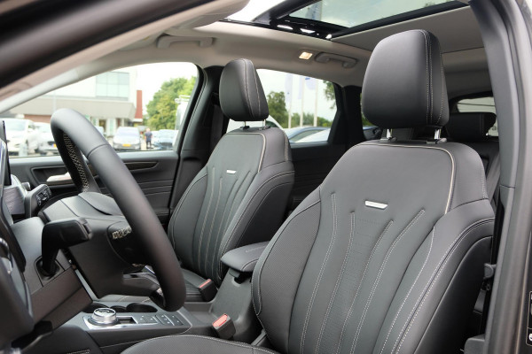 Ford Kuga 2.5 PHEV Vignale 225pk | Wegklapbare Trekhaak | Panoramadak | Adaptive cruise control | Head up Display | Leder | Bang&Olufsen | Dodehoeksensoren | Camera
