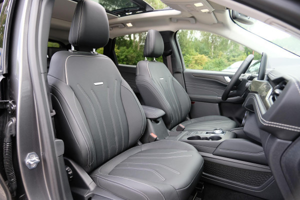 Ford Kuga 2.5 PHEV Vignale 225pk | Wegklapbare Trekhaak | Panoramadak | Adaptive cruise control | Head up Display | Leder | Bang&Olufsen | Dodehoeksensoren | Camera